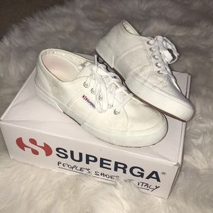 Sugerga white sneakers